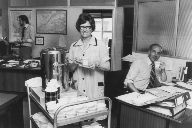 Very old image of workers from the 50/60s