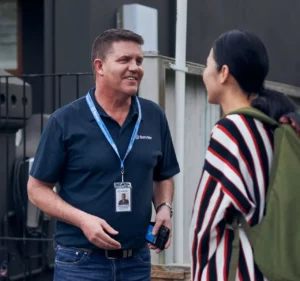 Sonder responder talking to a member