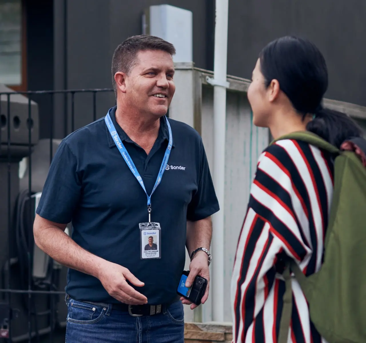 Sonder responder talking to a member