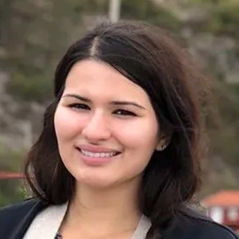 Nadjela Salimi, Clinical psychologist Sonder headshot